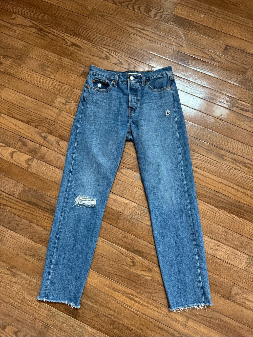Levi's Wedgie Slim Straight in Distressed Medium Wash Blue